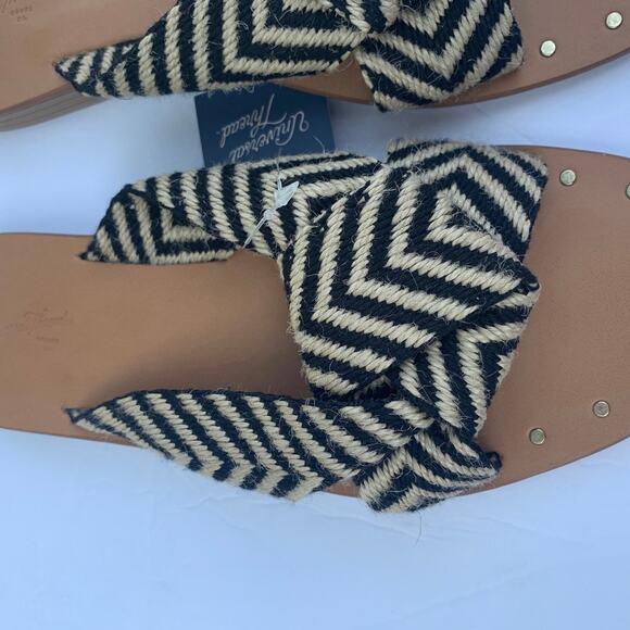 Universal Thread Women Flat Sandals/ Slip On Size 6 NWT - Picture 6 of 7